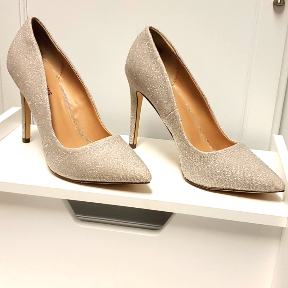 Beautiful sparkling pumps